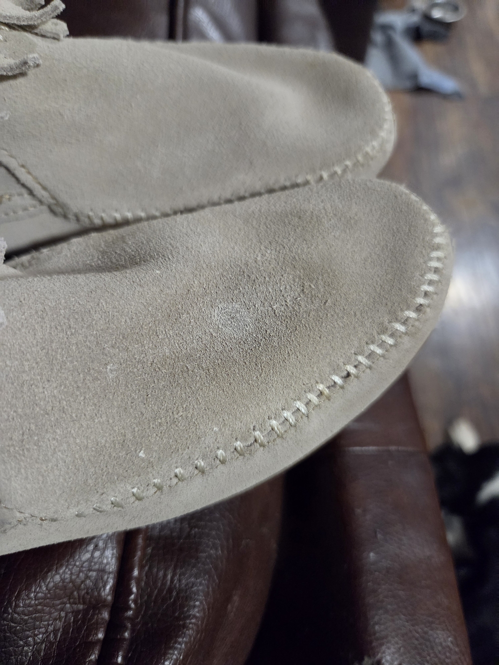 Minnetonka Suede Moccasin Boot in Taupe Size 9 With Spot - Picture 5 of 5